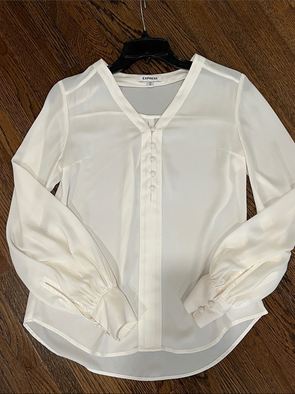 Express Cream V-Neck Button-Front Blouse XS